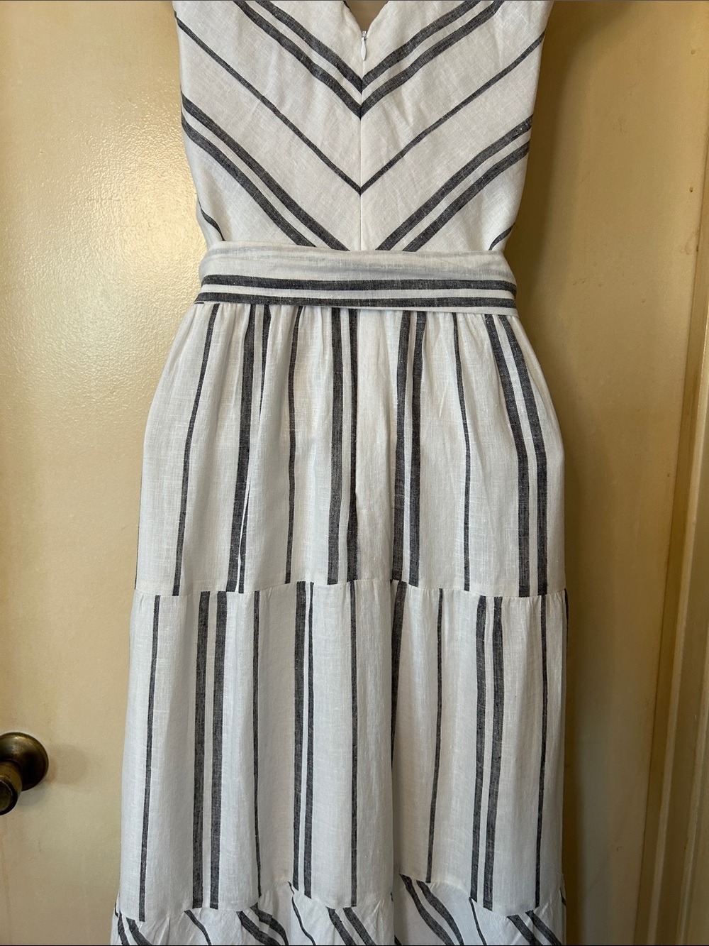 Dkny Sleeveless V-Neck Striped Maxi Dress in White and Black size 4 - Picture 10 of 14